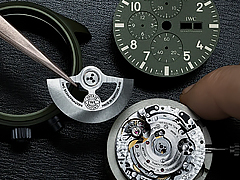 手表进水后零件生锈怎么解决？（劳力士手表除锈及零件修复方法）